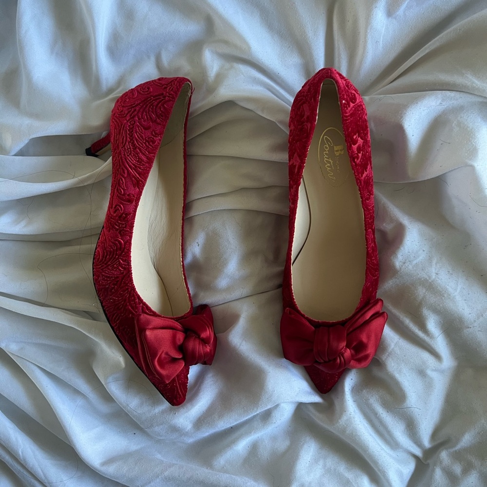 vintage red velvet courts with bows